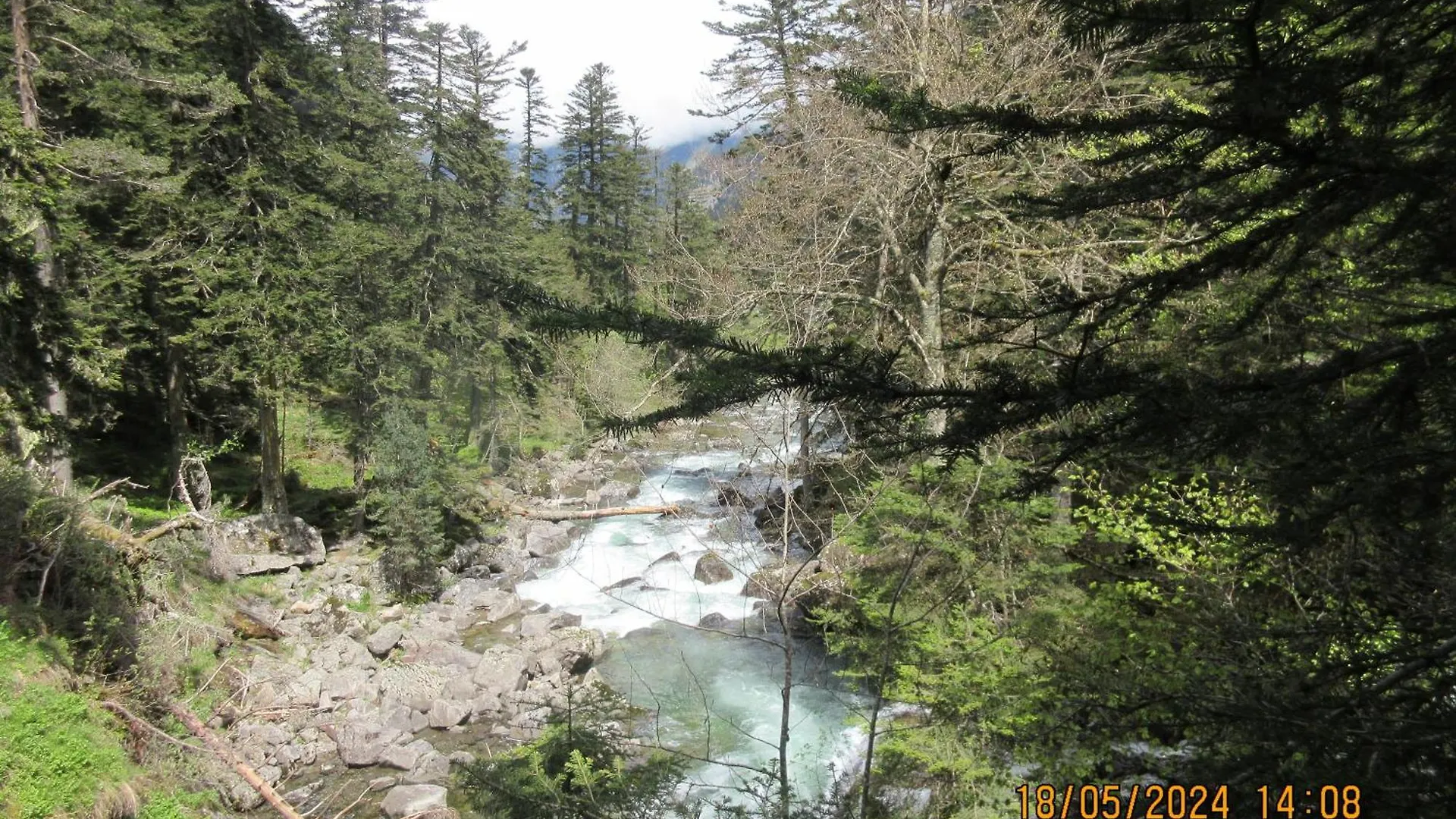 Studio Cerisema Pyrenees Zenith Luz-Saint-Sauveur França