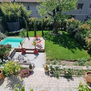 Lumineux Avec Acces Jardin Et Piscine Chauffee Avignon